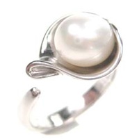 Silver Ring W/ Fresh Water Pearl